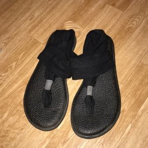 Women’s Sanuks size 7